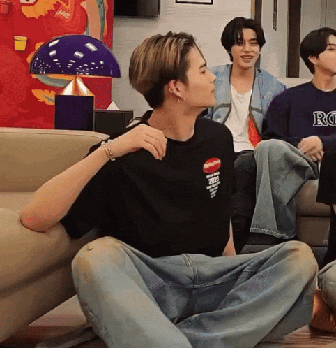 Ye6uns Ni-ki Gif GIF