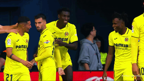 Yellow Jersey Soccer Players Pamesa