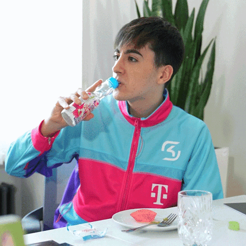 Young Man Pink Blue Jacket Letter T Drinking Bottle