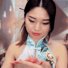 Youtuber Tingting Asmr Rubbing Hands GIF