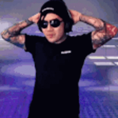 Streamer Zero Two Dance GIF