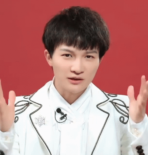 Zhou Shen Talking To Certain Person GIF