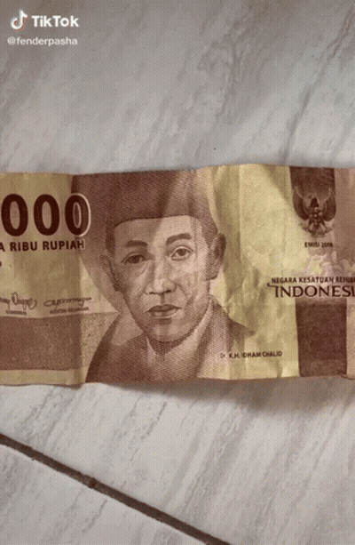 100 Rupiah Bill With Man Portrait GIF