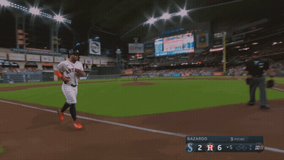 a baseball game between astros and seahawks with a score of 6-2