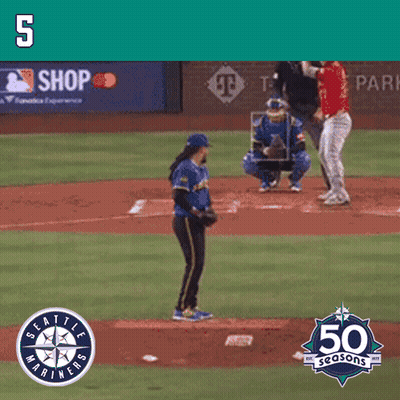 A Baseball Game Is Being Played Between The Seattle Mariners And The New York Mets GIF