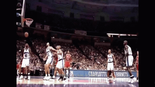 a basketball game is being played at the charlotte hornets