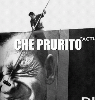 A Black And White Photo Of A Man On Top Of A Billboard With The Words Che Prurito GIF