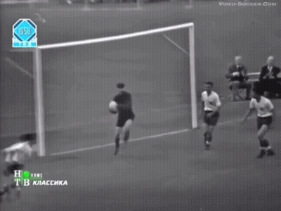 A Black And White Photo Of A Soccer Game From The Year 1990 GIF