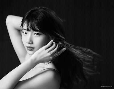 A Black And White Photo Of A Woman 'S Face And Hair GIF
