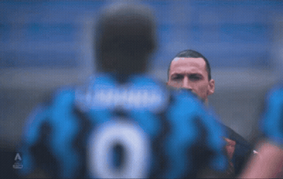 A Blurry Picture Of A Soccer Player With The Number 10 GIF