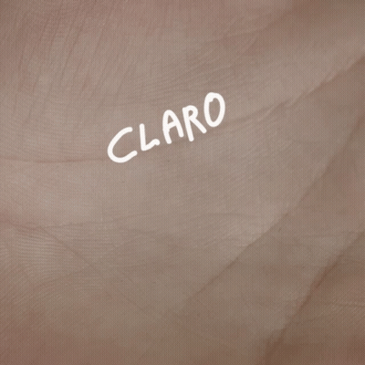 A Close Up Of A Hand With The Words " Claro K Si " Written On It GIF
