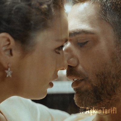 A Close Up Of A Man And Woman Kissing With Askin Tarifi Written On The Bottom Right GIF