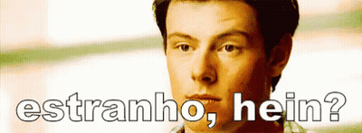 A Close Up Of A Man 'S Face With The Words Estranho Hein Below Him GIF