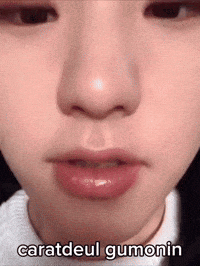 A Close Up Of A Person 'S Face With The Words Caratdeul Gumonin Written On It GIF