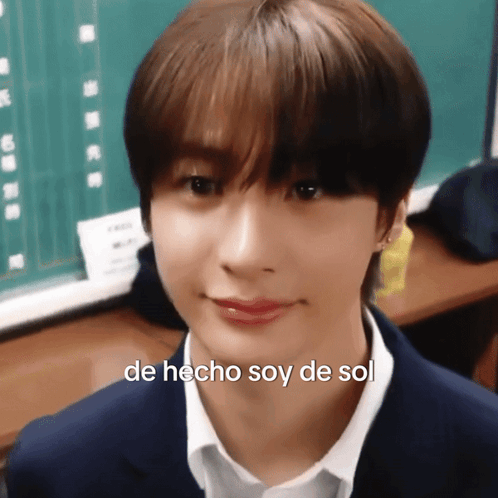 Person's Face With De Hecho Soy De Sol Text GIF