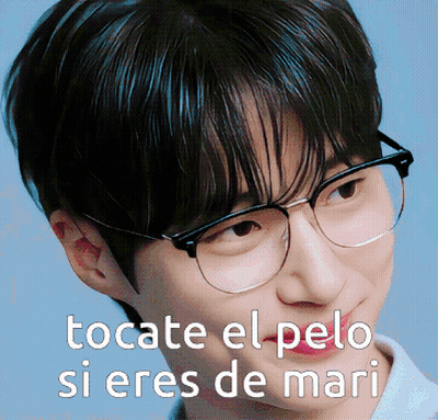 A Close Up Of A Person Wearing Glasses With The Words " Tocate El Pelo Si Eres De Mari " GIF