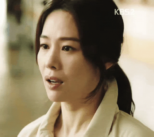 A Close Up Of A Woman 'S Face With Kbs2 Written On The Bottom Left GIF