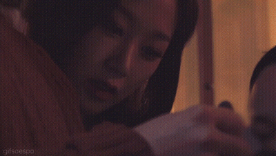 A Close Up Of A Woman 'S Face With The Words Gifsaespo In The Corner GIF