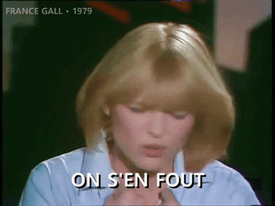 A Close Up Of A Woman 'S Face With The Words On S ' En Fout On The Bottom GIF