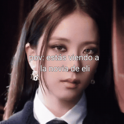 A Close Up Of A Woman 'S Face With The Words Pov : Estás Viendo A La Novia De Eli Written Above Her GIF