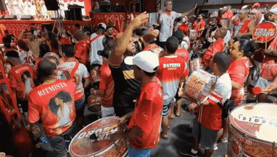 A Crowd Of People Wearing Red And White Shirts With The Word Ritmo On Them GIF