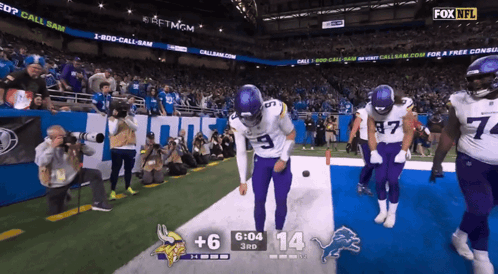A Football Game Between The Vikings And The Detroit Lions Is Being Broadcast On Fox Nfl GIF