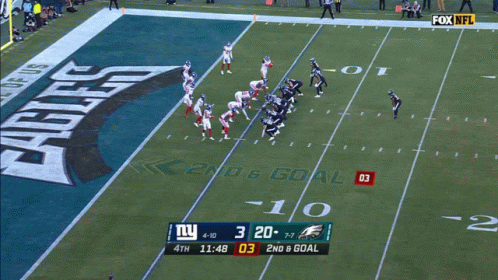 A Football Game Is Being Played Between The Ny Giants And The Philadelphia Eagles GIF