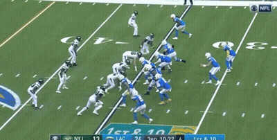 A Football Game Is Being Played Between The Ny Jets And The Lacs GIF