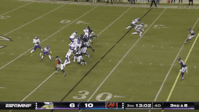 A Football Game Is Being Shown On Espn And The Score Is 6 To 8 GIF