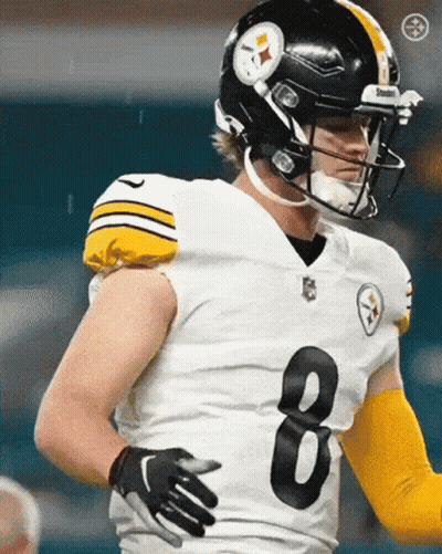 A Football Player Wearing A Helmet And Jersey With The Number 8 On It GIF