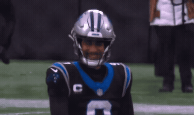 A Football Player Wearing A Helmet With The Letter I On It GIF