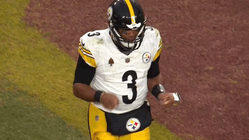 A Football Player Wearing A Jersey With The Number 3 GIF