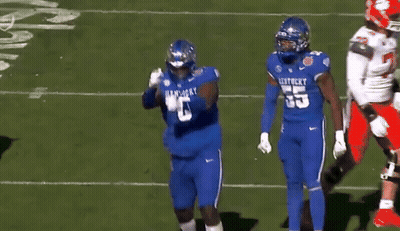 A Football Player Wearing A Kentucky Jersey With The Number 8 On It GIF