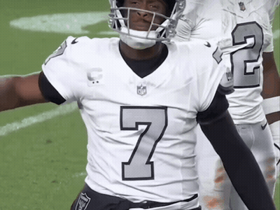 A Football Player Wearing A Number 7 Jersey GIF