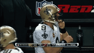 A Football Player Wearing A Number 9 Jersey GIF