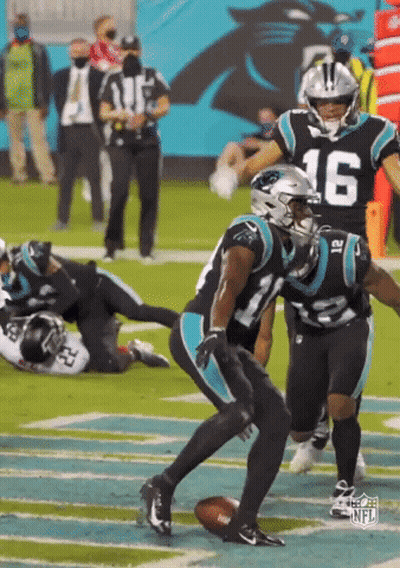 A Football Player With The Number 16 On The Back Of His Shirt GIF