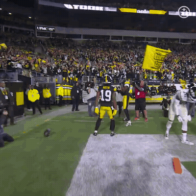 A Football Player With The Number 19 On Their Jersey GIF