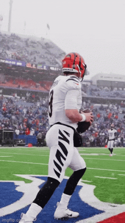 A Football Player With The Number 3 On His Uniform GIF