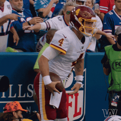 A Football Player With The Number 4 On His Uniform GIF
