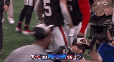 A Football Player With The Number 5 On His Back GIF