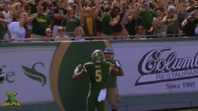 A Football Player With The Number 5 On His Back GIF