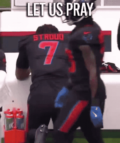 A Football Player With The Number 7 On His Back GIF
