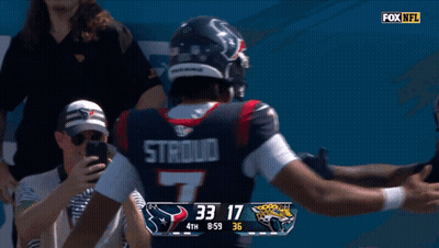 A Football Player With The Number 7 On His Jersey GIF