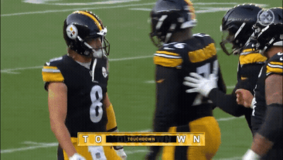 A Football Player With The Number 8 On Their Jersey GIF