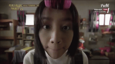 A Girl With Curlers In Her Hair Looks At The Camera With Tvn Written On The Bottom GIF