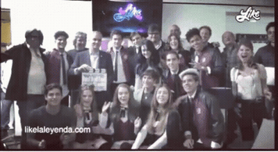 A Group Of People Posing For A Picture With The Website Likelaleyenda.com In The Lower Right Corner GIF
