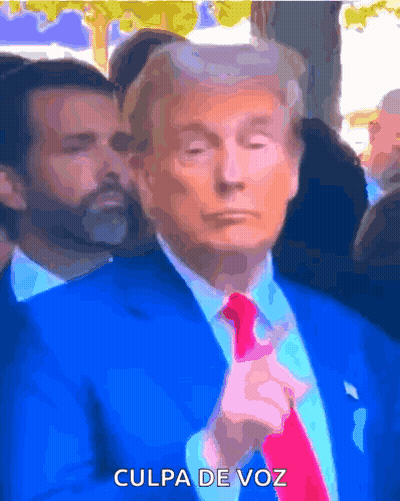 A Man In A Blue Suit And Red Tie Says " Culpa De Voz " On The Bottom GIF