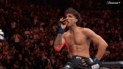 A Man In A Boxing Ring With The Word Paramount On The Bottom GIF