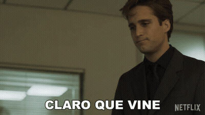 A Man In A Suit Says " Claro Que Vine " In Spanish GIF
