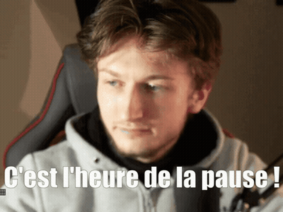 A Man Sitting In A Chair With The Words " C'est L' Heure De La Pause " On The Bottom GIF